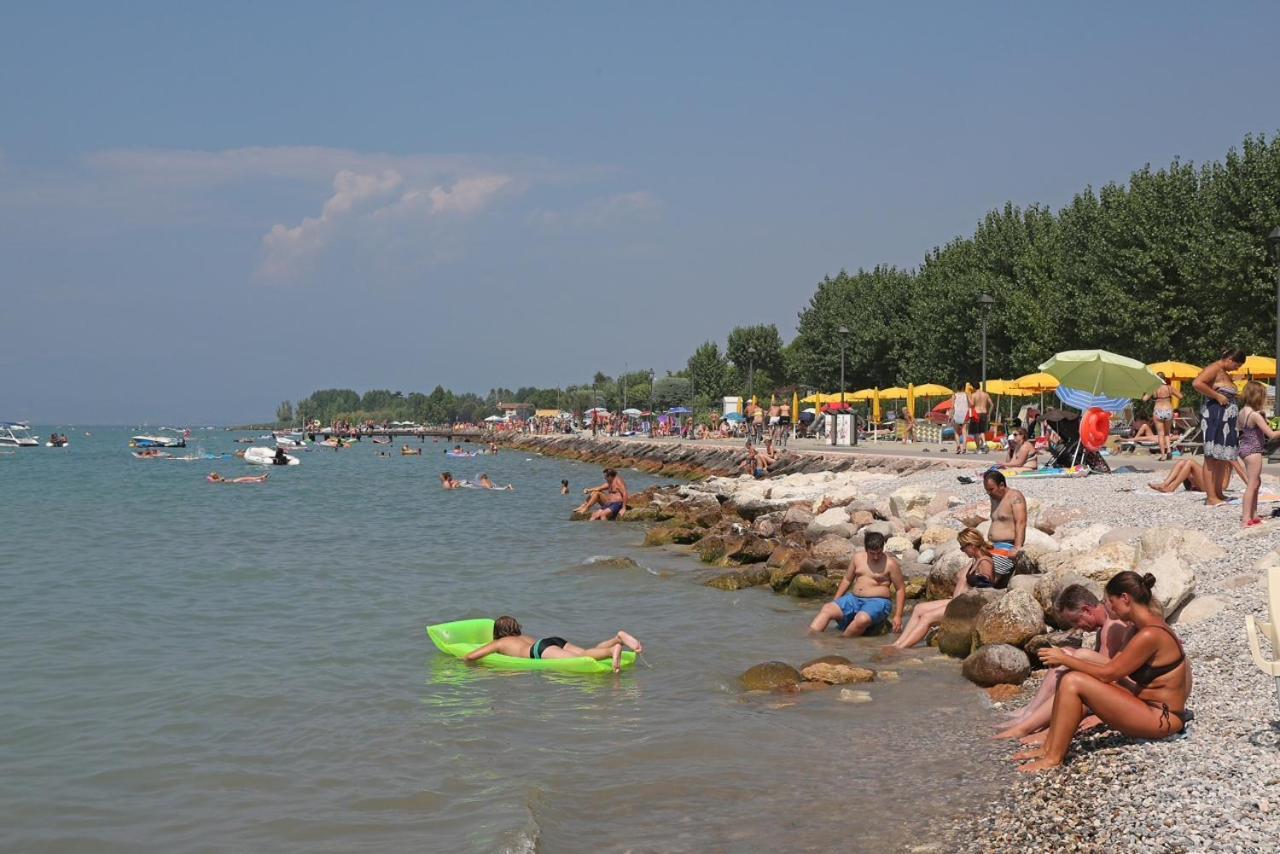 Happy Camp Mobile Homes In Butterfly Camping Village Peschiera del Garda Exterior photo