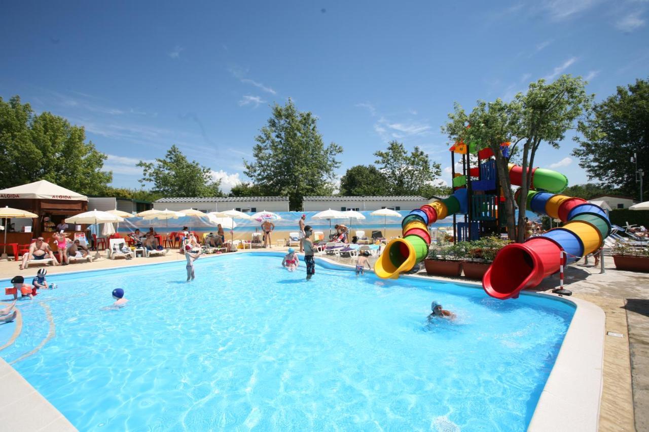 Happy Camp Mobile Homes In Butterfly Camping Village Peschiera del Garda Exterior photo