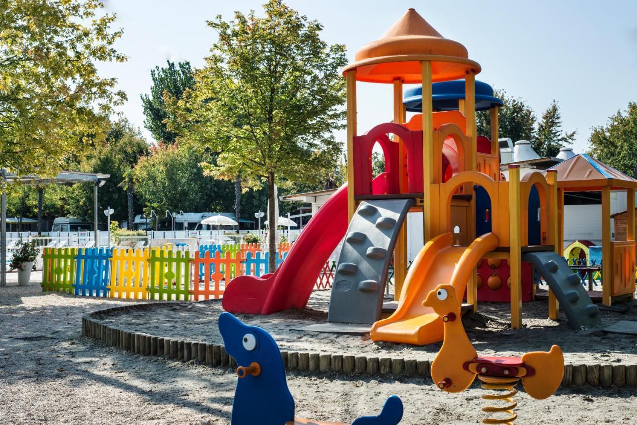 Happy Camp Mobile Homes In Butterfly Camping Village Peschiera del Garda Exterior photo